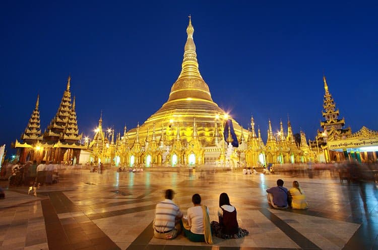 shwedagon pagoda yangon l